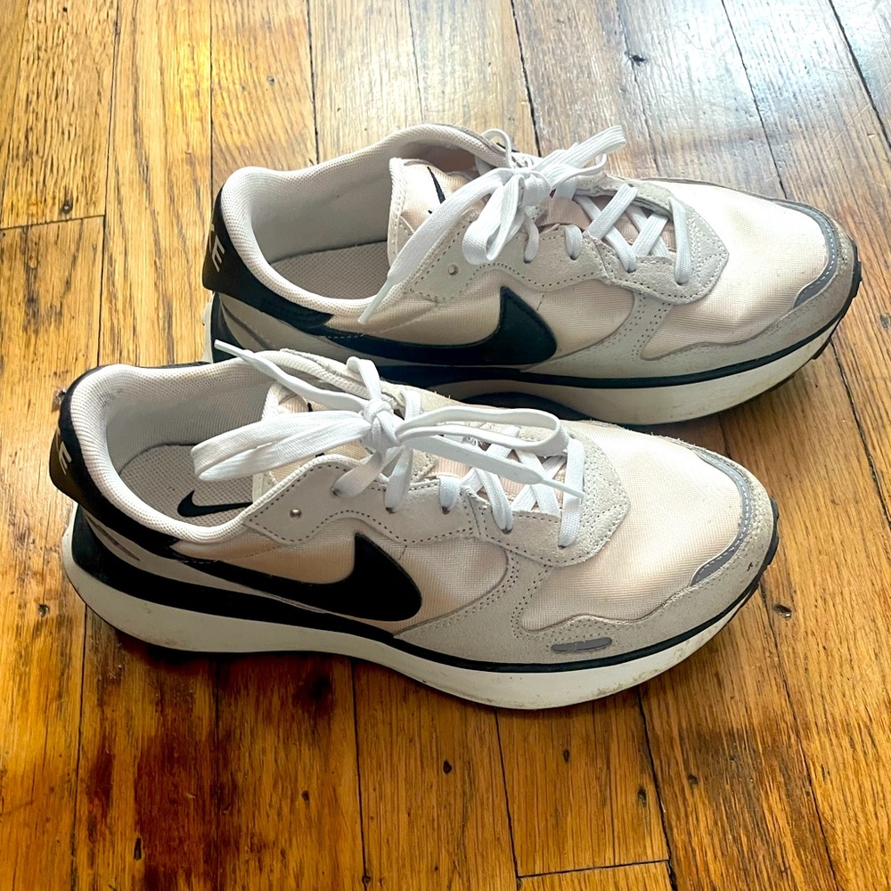 Nike White and Black Women's Sneakers